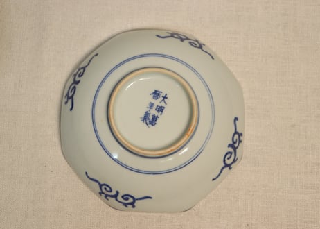 明治後期～大正大聖寺焼色絵壽文字に亀甲と花図八角なます皿②薄め