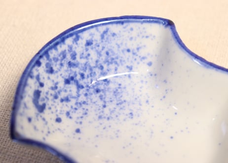 明治後期~大正吹き墨分銅型小皿②　薄め