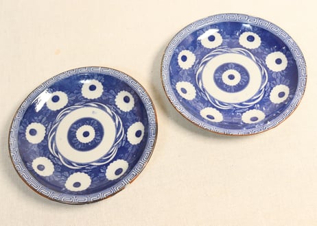 明治後期~大正銅判雷文に菊図６寸皿②　かたつき