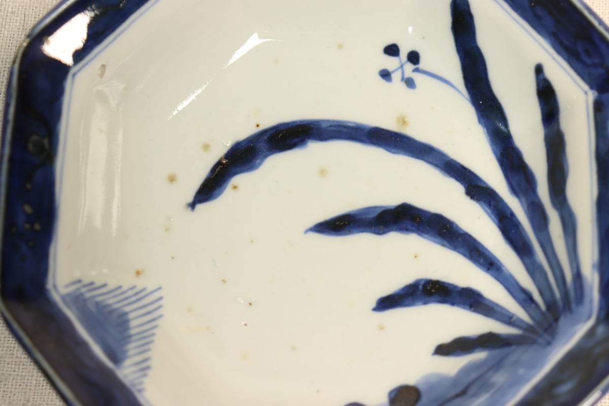 江戸後期染付水仙図八角皿②フリモノ,窯傷 | 吉祥寺PukuPuku