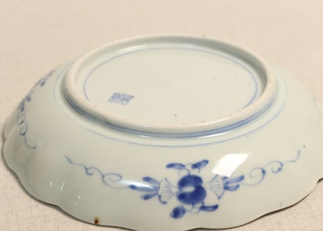 江戸幕末染付春蘭と菊図６寸皿②かたつき,フリモノ