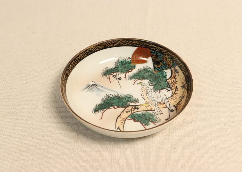 大正～昭和戦前九谷焼青粒色絵富士に鷹図小皿 | 吉祥寺PukuPuku