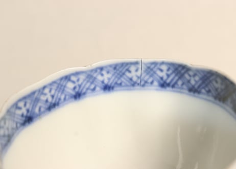 明治前期色絵松鶴と屋敷図向付 窯傷