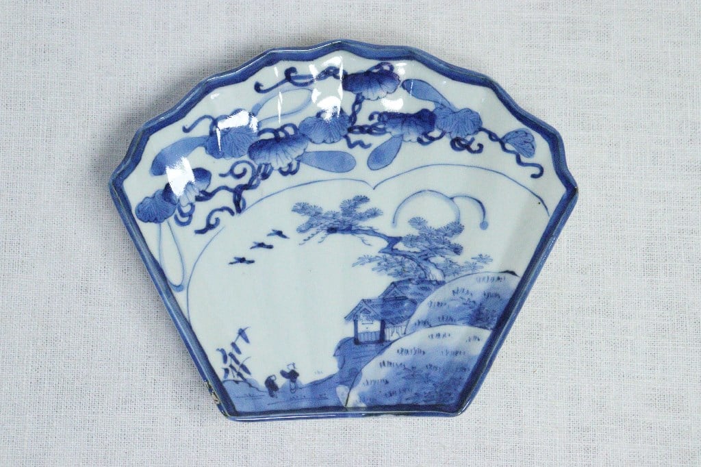 小皿　江戸前期　美濃　瀬戸黒　花型　型押し　蛇肌 小皿 江戸前期 美濃 瀬戸黒 花型 型押し 蛇肌 工芸品