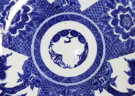 明治前期紙刷松と牡丹図8寸皿