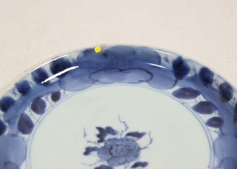 江戸中期染付牡丹と椿図6寸皿 がたつき,ノミホツ直し