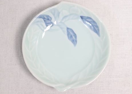 昭和戦前青磁陽刻桃型小皿