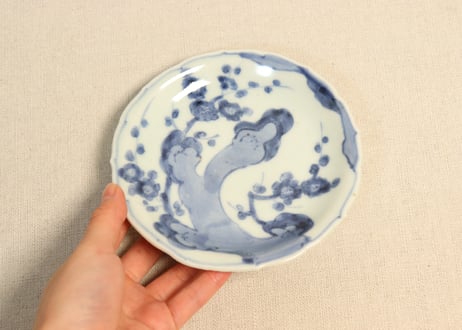 江戸中期染付岩に梅図小皿②　ノミホツ