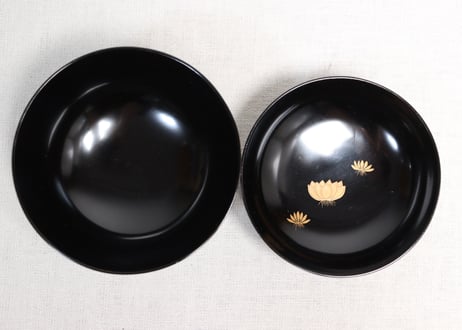 総黒蒔絵蕪大根図吸物椀　僅かなキズ有