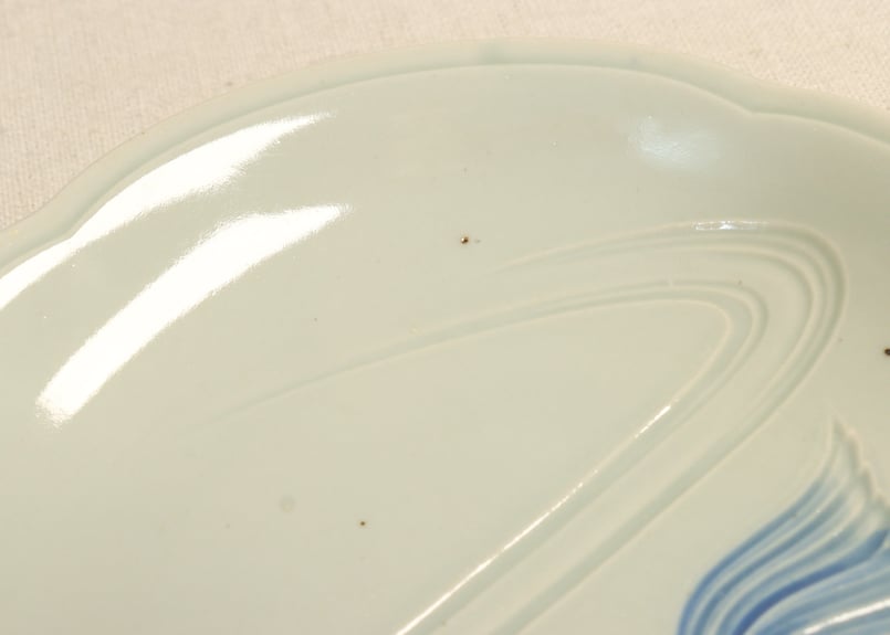 昭和戦前青磁陽刻金魚図6寸皿 | 吉祥寺PukuPuku