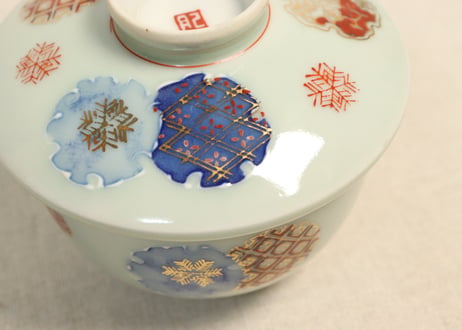 大正～昭和戦前色絵雪輪図つぼ碗 黒点