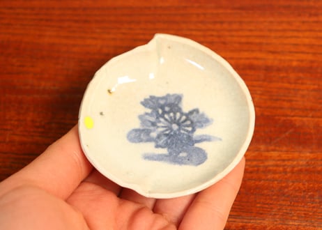 江戸中期コンニャク印判菊水図桃型豆皿③　甘手,小ホツ