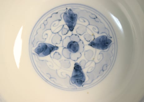 明治前期色絵柴垣に梅と龍図通り物飯茶碗