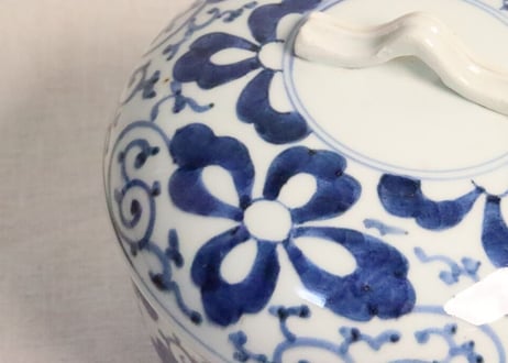 江戸幕末染付菱花と唐草図食籠 蓋ホツ,身あたり傷