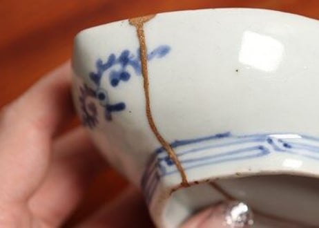 江戸中期染付流水に菊図舟形皿③ 金直し