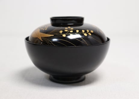 総黒蒔絵蕪大根図吸物椀　僅かなキズ有