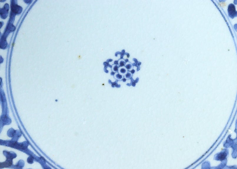 江戸中期染付蛸唐草文6寸皿⑤ 甘手 | 吉祥寺PukuPuku