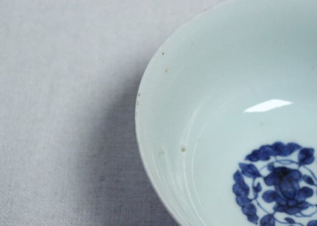 江戸後期色絵山水図窓絵と亀甲文図蓋茶碗　少釉剥げ