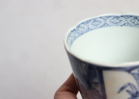 江戸後期染付菖蒲図猪口 ニュウ