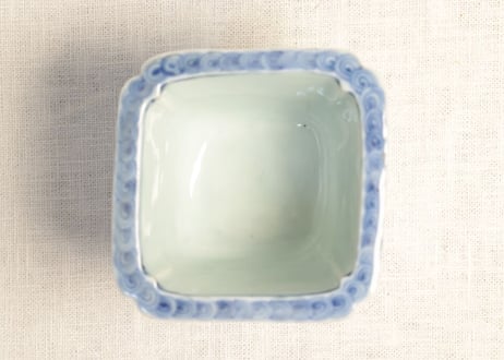 明治前期染付水草と花図角向付　窯傷,かたつき