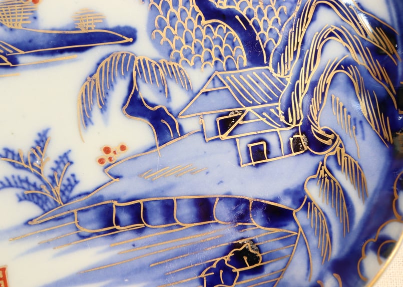 明治期　横浜焼 色絵金彩 鴉　風景図皿　皿　細密画 明治期 横浜焼 色絵金彩 鴉 風景図皿 皿 細密画