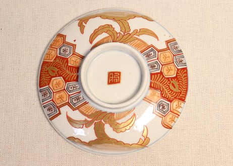 明治前期色絵芭蕉と亀甲図蒸茶碗　黒点