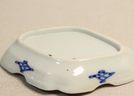 明治後期~大正色絵つわぶき図菱型皿②少かたつき