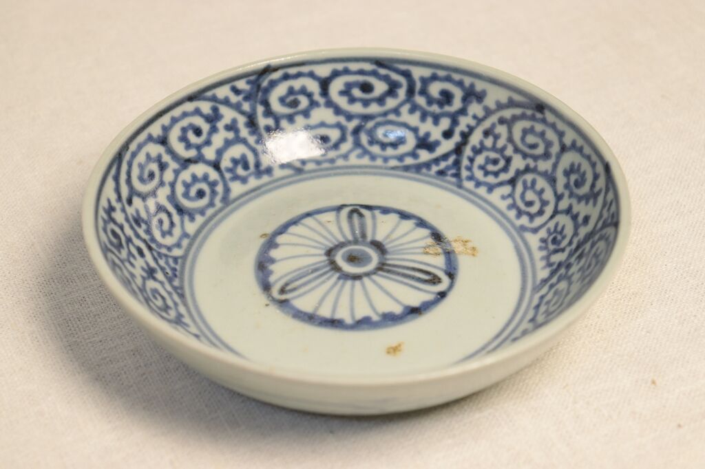 なます皿 色絵付 江戸 花唐草 花文様 桐 角富 宝 蛇の目高台 なます皿 色絵付 江戸 花唐草 花文様 桐 角富 宝 蛇の目高台