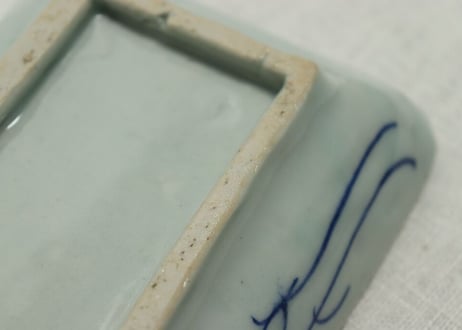 明治前期東北の焼染付牡丹図長皿 がたつき
