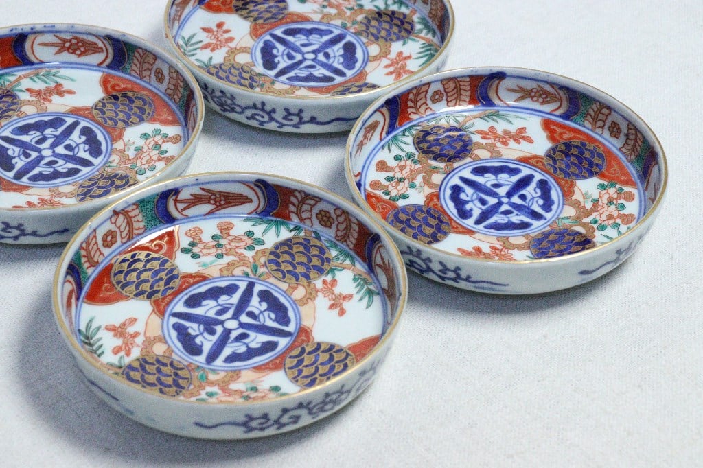 幕末−明治期、八田焼、色絵牡丹紋鉢、銘無、箱無 明治前期色絵牡丹と青玉に青海波図縁立小皿① 縁深め | 吉祥寺