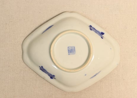明治前期金彩染付春蘭図菱形皿