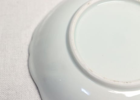 明治前期陽刻魚と水草図なます皿 フリモノ,ノミホツ