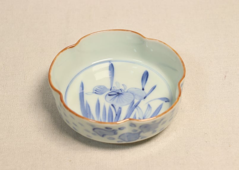 明治前期染付菖蒲と波千鳥図五弁小鉢 | 吉祥寺PukuPuku