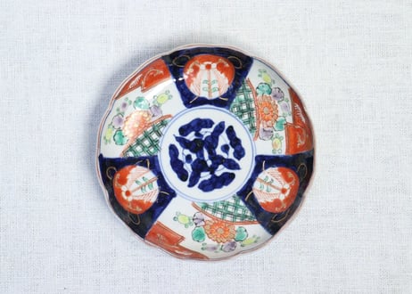 明治前期色絵三方に菊図小皿①　甘手,見込み濃いめ