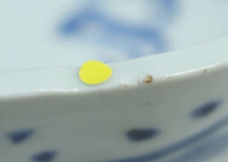 江戸幕末染付四方に花図三つ組角鉢 　大にノミホツ有り