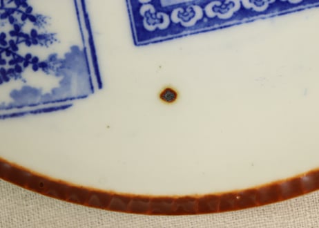 明治後期~大正銅判山水と萩図窓絵9寸イゲ皿②　黒点有
