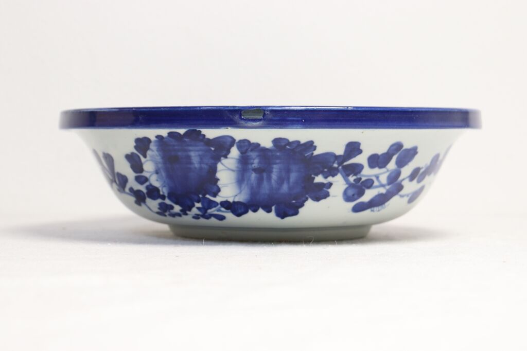 明治前期ベロ藍丸窓に草花図8寸鉢 ノミホツ | 吉祥寺PukuPuku