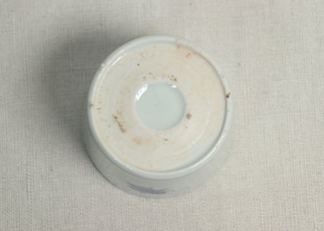 江戸後期染付菊と蝶図猪口①菊三輪
