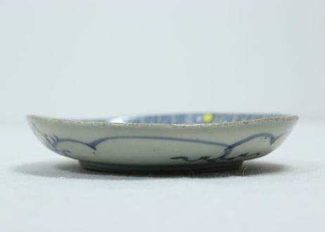 江戸中期くらわんか染付矢羽根に花図小なます皿 口縁釉薬剝げ