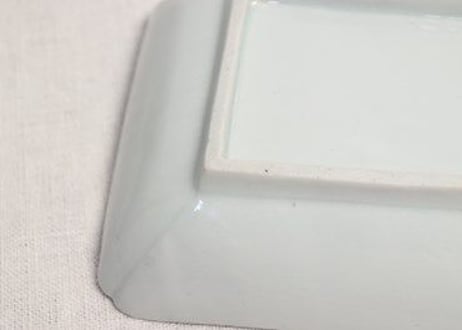 江戸幕末染付牡丹に蝶図長皿　がたつき