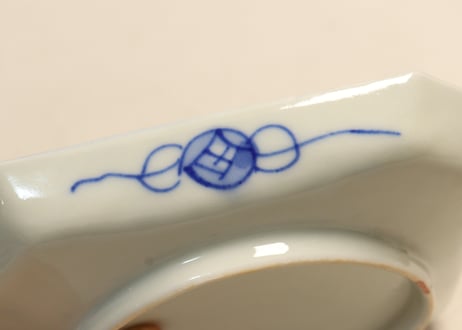 明治前期色絵鯉図角皿②釉切れ,少かたつき
