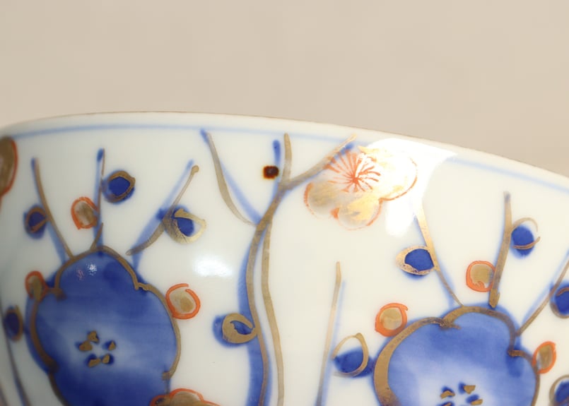 小皿 3枚 梅文様 花弁縁 染付 色絵付 茶縁 南州 明治 大正 小皿 3枚 梅文様 花弁縁 染付 色絵付 茶縁 南州 明治