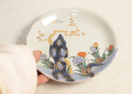 明治前期色絵梅と福寿草図6寸皿 ノミホツ