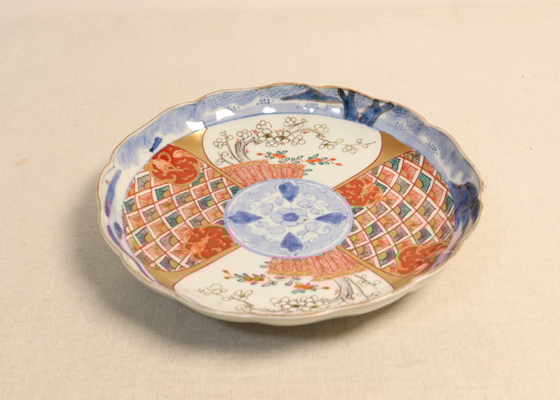 明治前期色絵柴垣に梅と龍図通り物7寸皿 | 吉祥寺PukuPuku