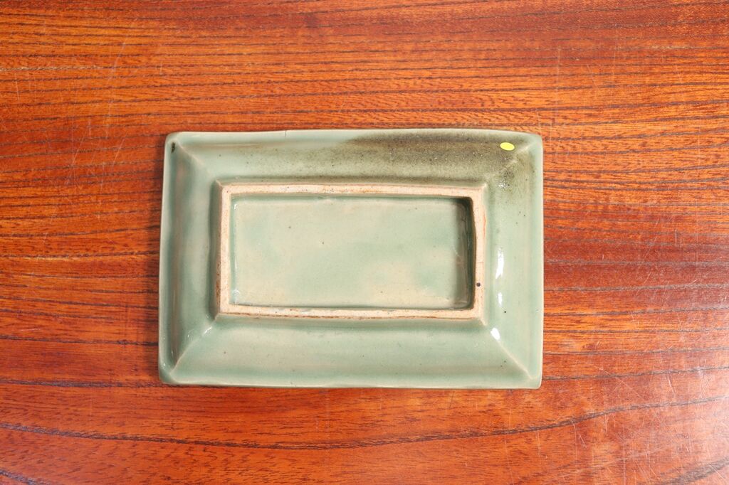 古九谷青磁陽刻牡丹雷紋角皿