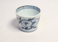 江戸後期染付牡丹と蝶図猪口