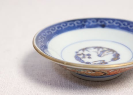 明治前期色絵牡丹と山葡萄図蓋茶碗