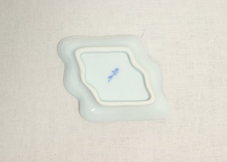 明治後期～大正陽刻染付鶴型皿