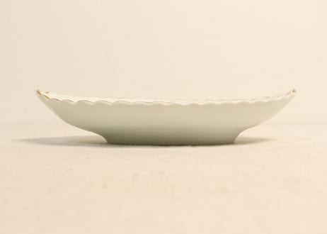 明治前期色絵山水図輪花縁舟形皿②裏黒点