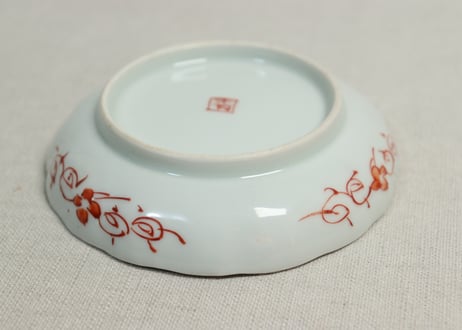明治前期色絵三方菊図通り物小皿①